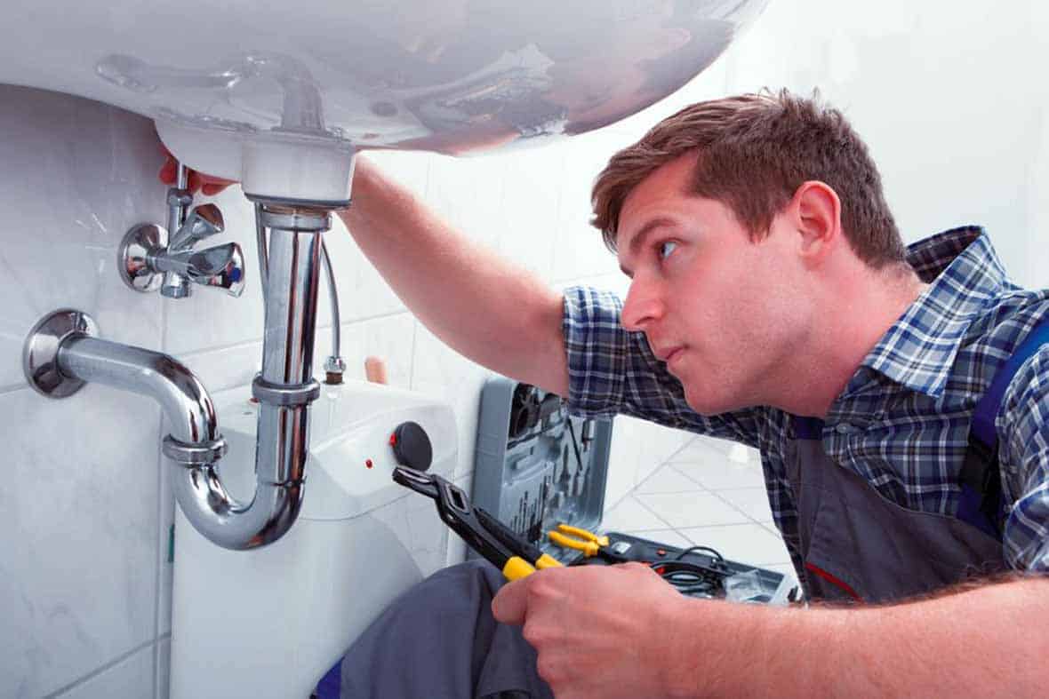 Comment trouver un plombier à Saint-Ouen ? plombier-1